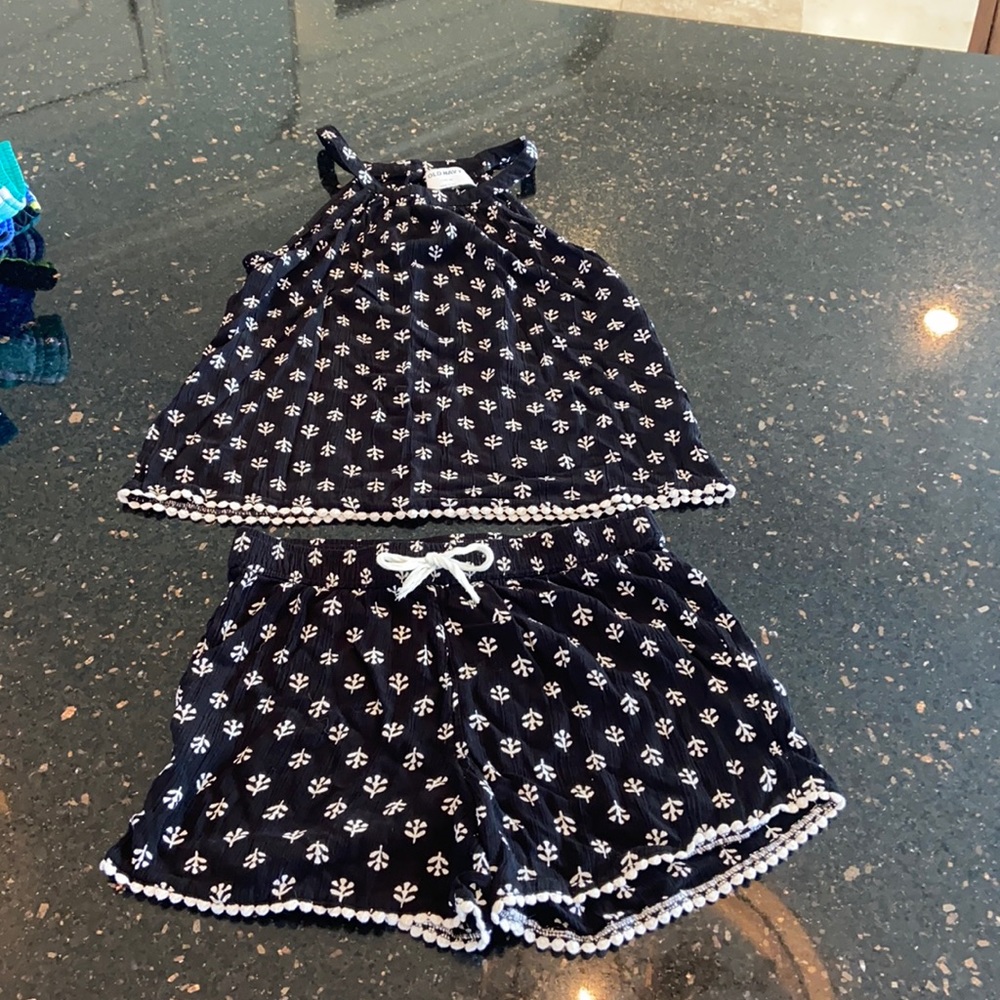 Girls Old Navy Adorable short set. Size (10-12)
